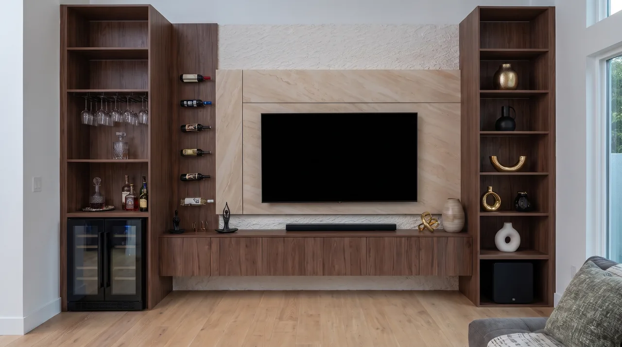 La misma pared Walnut Reserve con todos los LED apagados